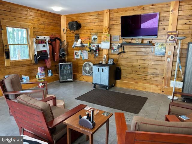 MOUNTAIN LAKE RETREAT - Residential