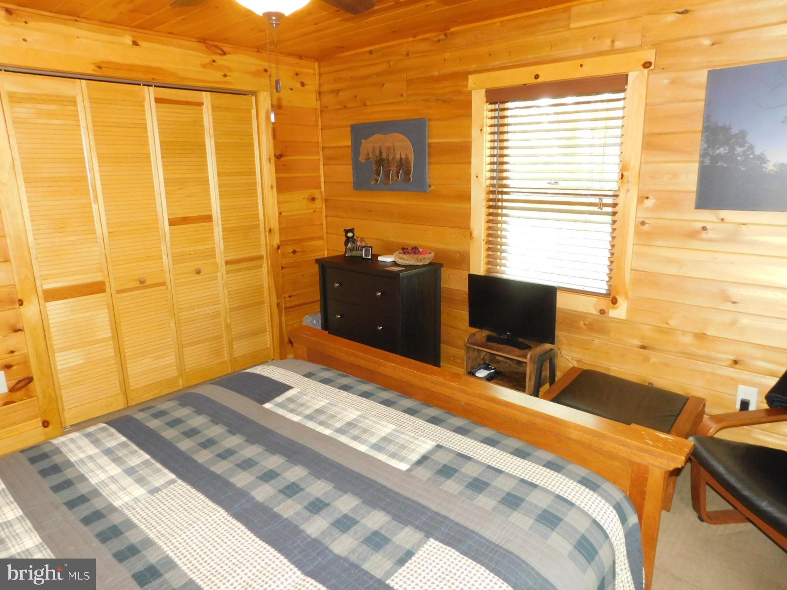 MOUNTAIN LAKE RETREAT - Residential