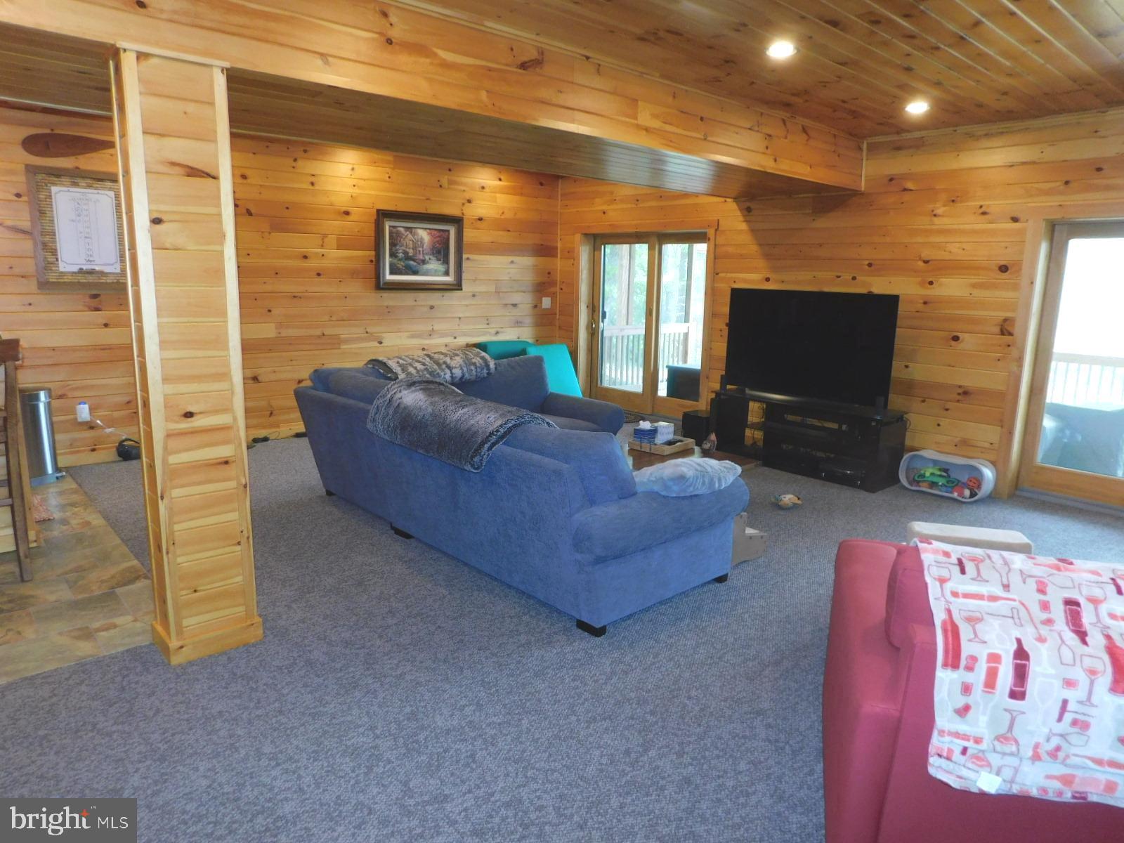 MOUNTAIN LAKE RETREAT - Residential