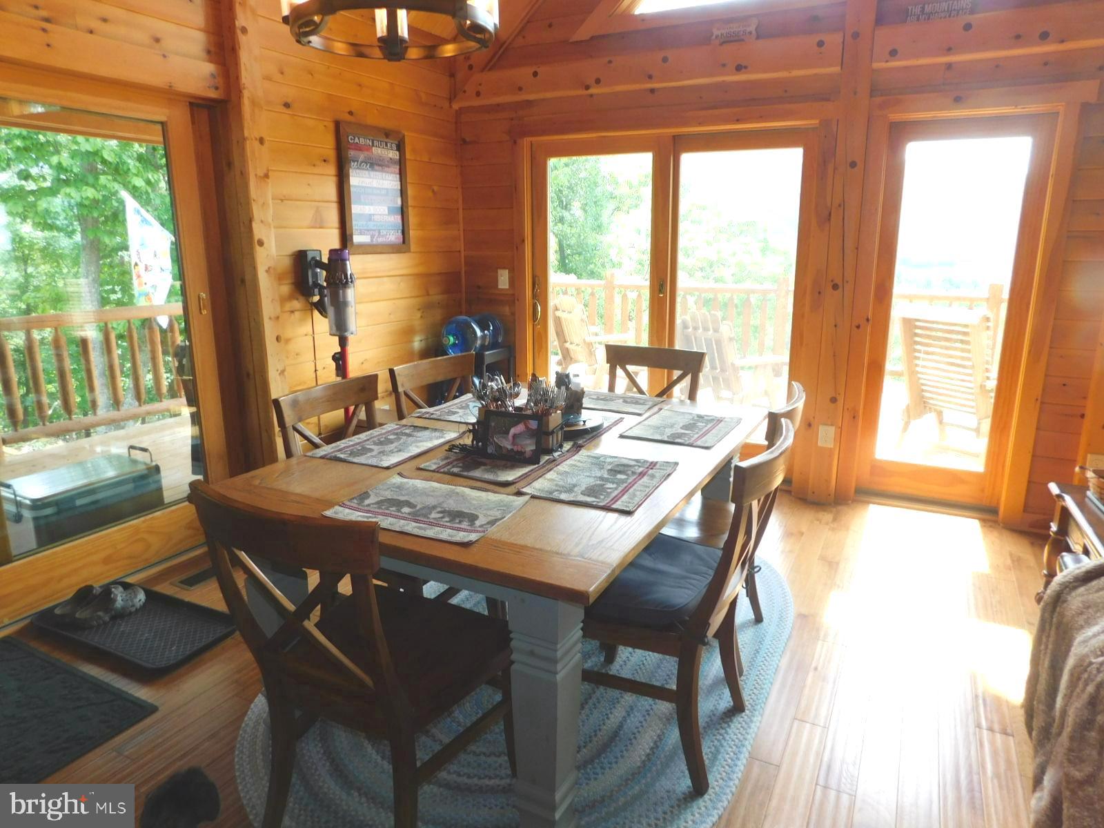 MOUNTAIN LAKE RETREAT - Residential