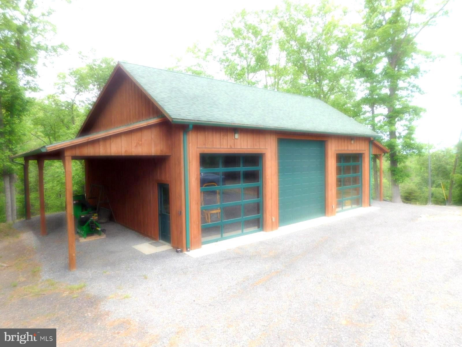 MOUNTAIN LAKE RETREAT - Residential