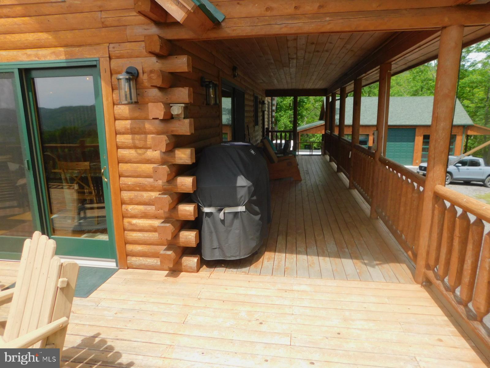 MOUNTAIN LAKE RETREAT - Residential