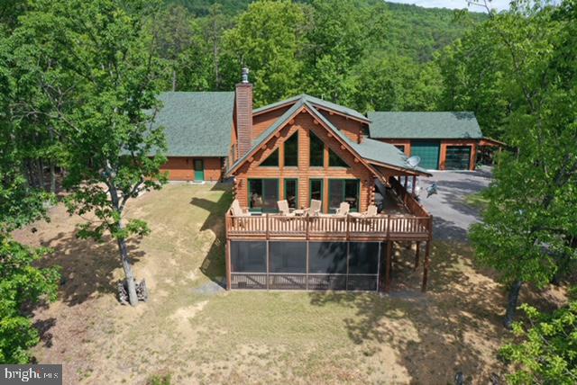 MOUNTAIN LAKE RETREAT - Residential