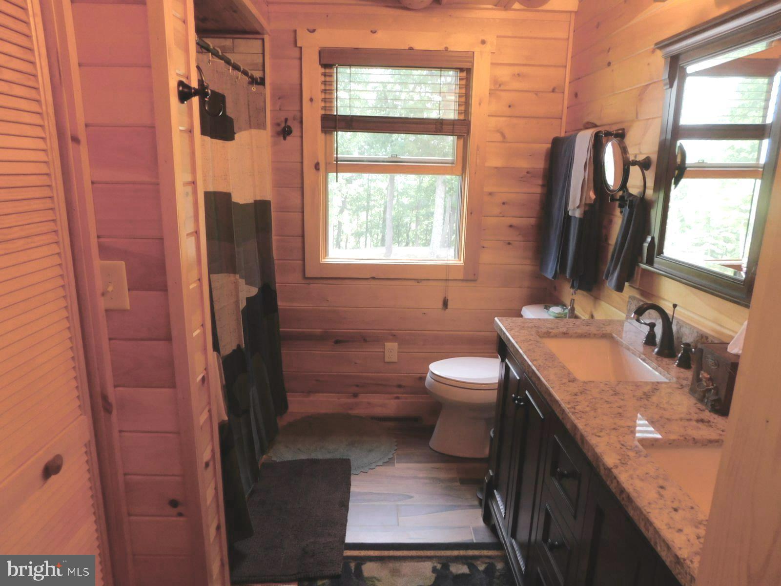 MOUNTAIN LAKE RETREAT - Residential