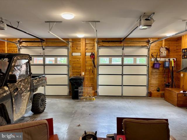 MOUNTAIN LAKE RETREAT - Residential