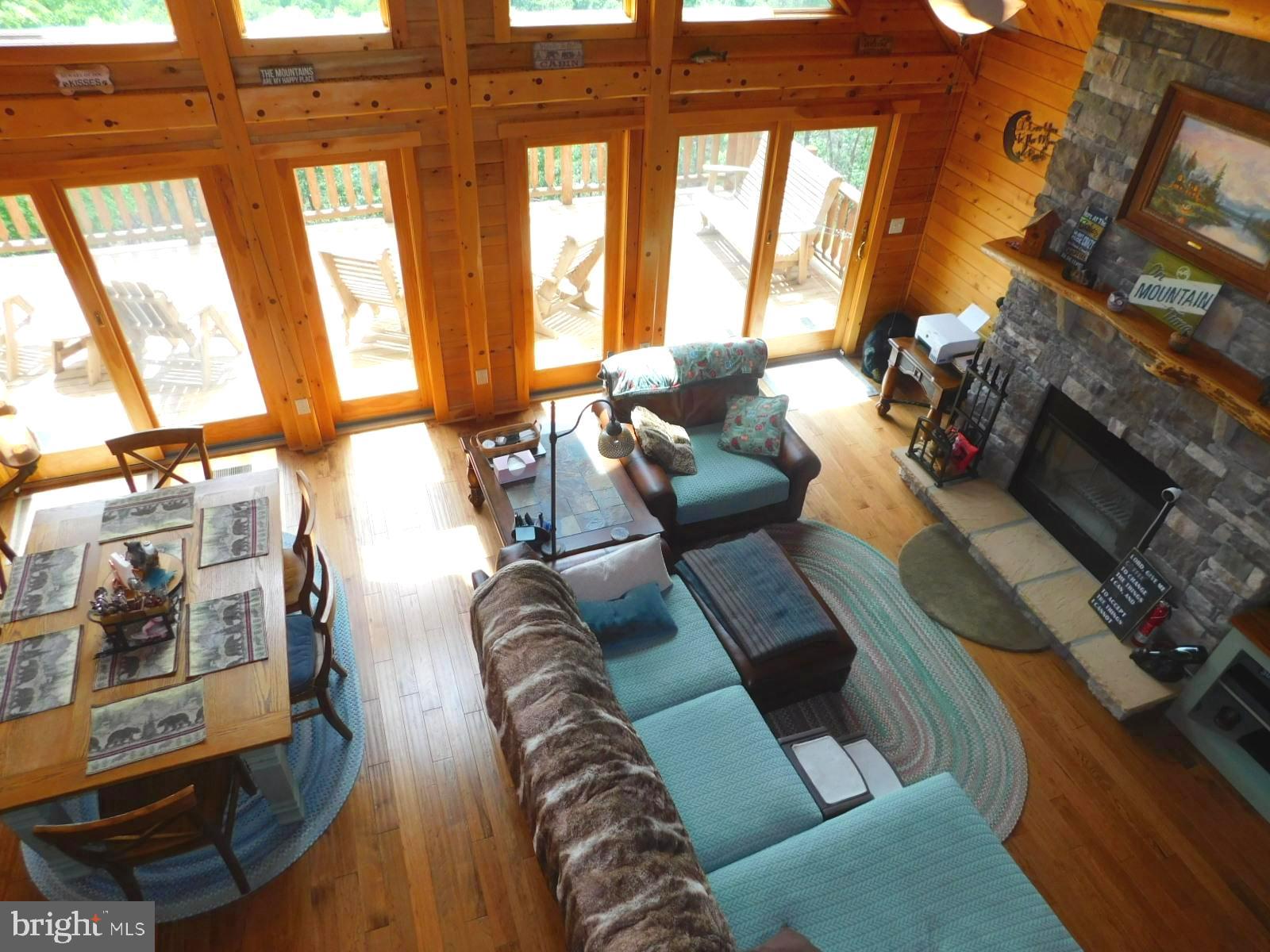 MOUNTAIN LAKE RETREAT - Residential