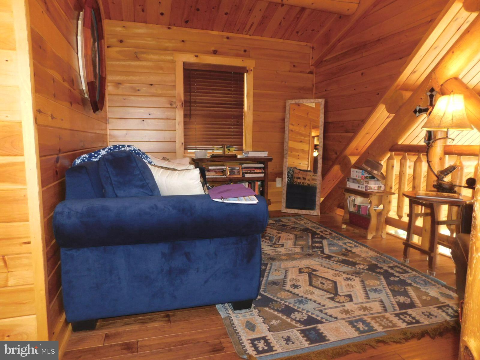 MOUNTAIN LAKE RETREAT - Residential