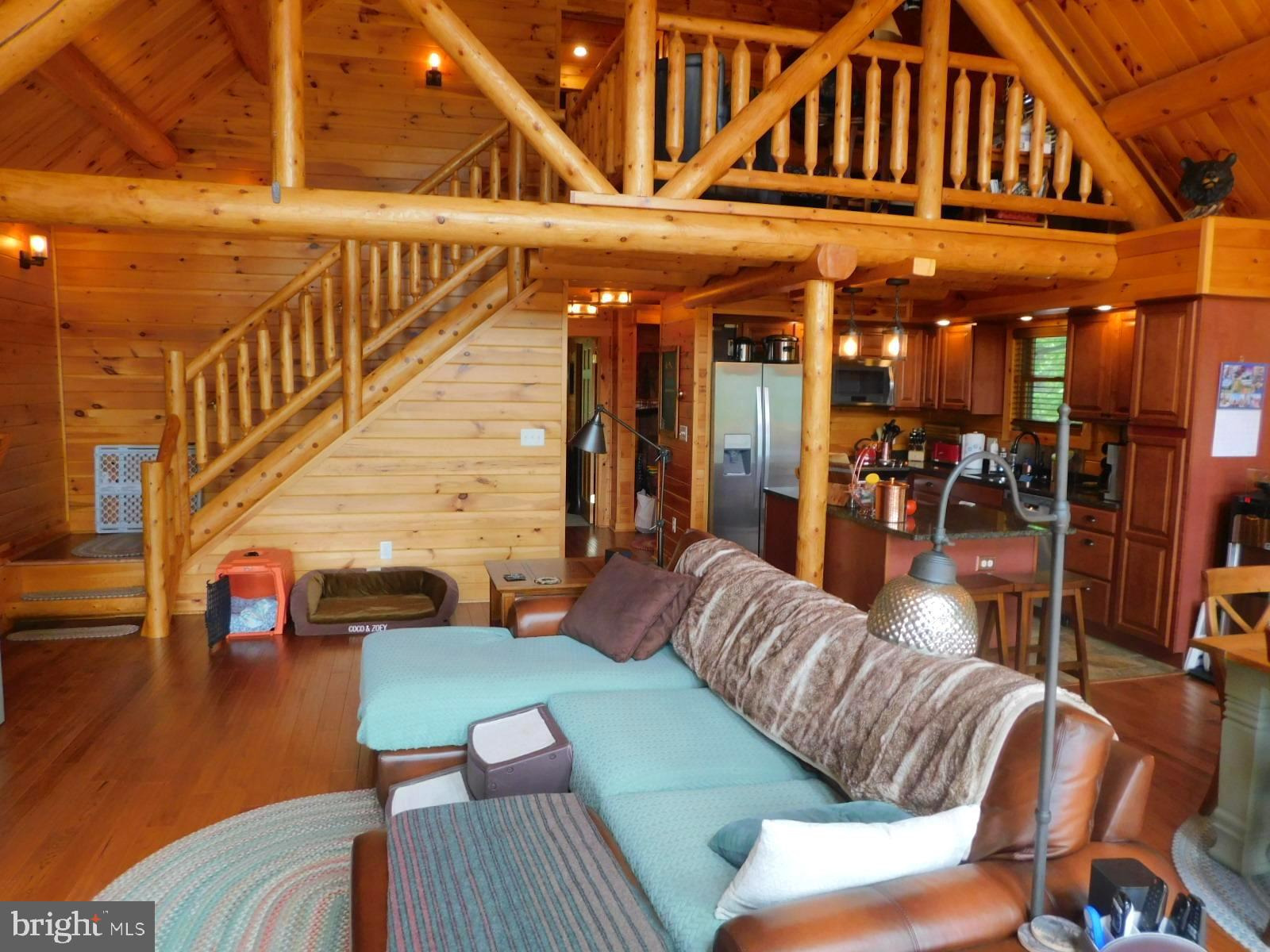 MOUNTAIN LAKE RETREAT - Residential