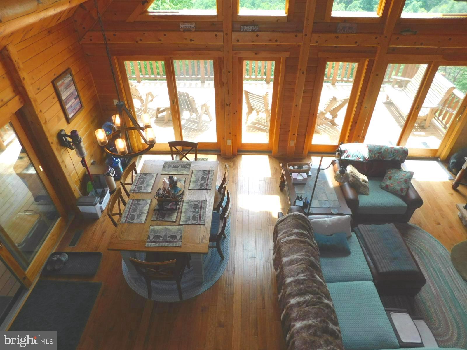 MOUNTAIN LAKE RETREAT - Residential