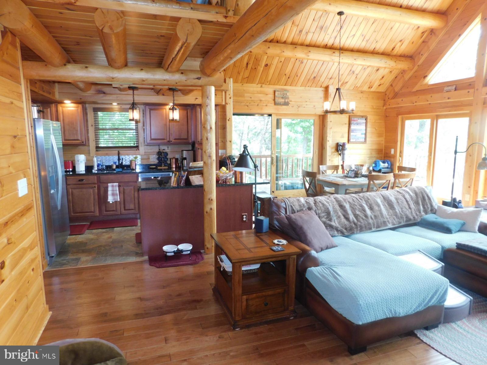 MOUNTAIN LAKE RETREAT - Residential