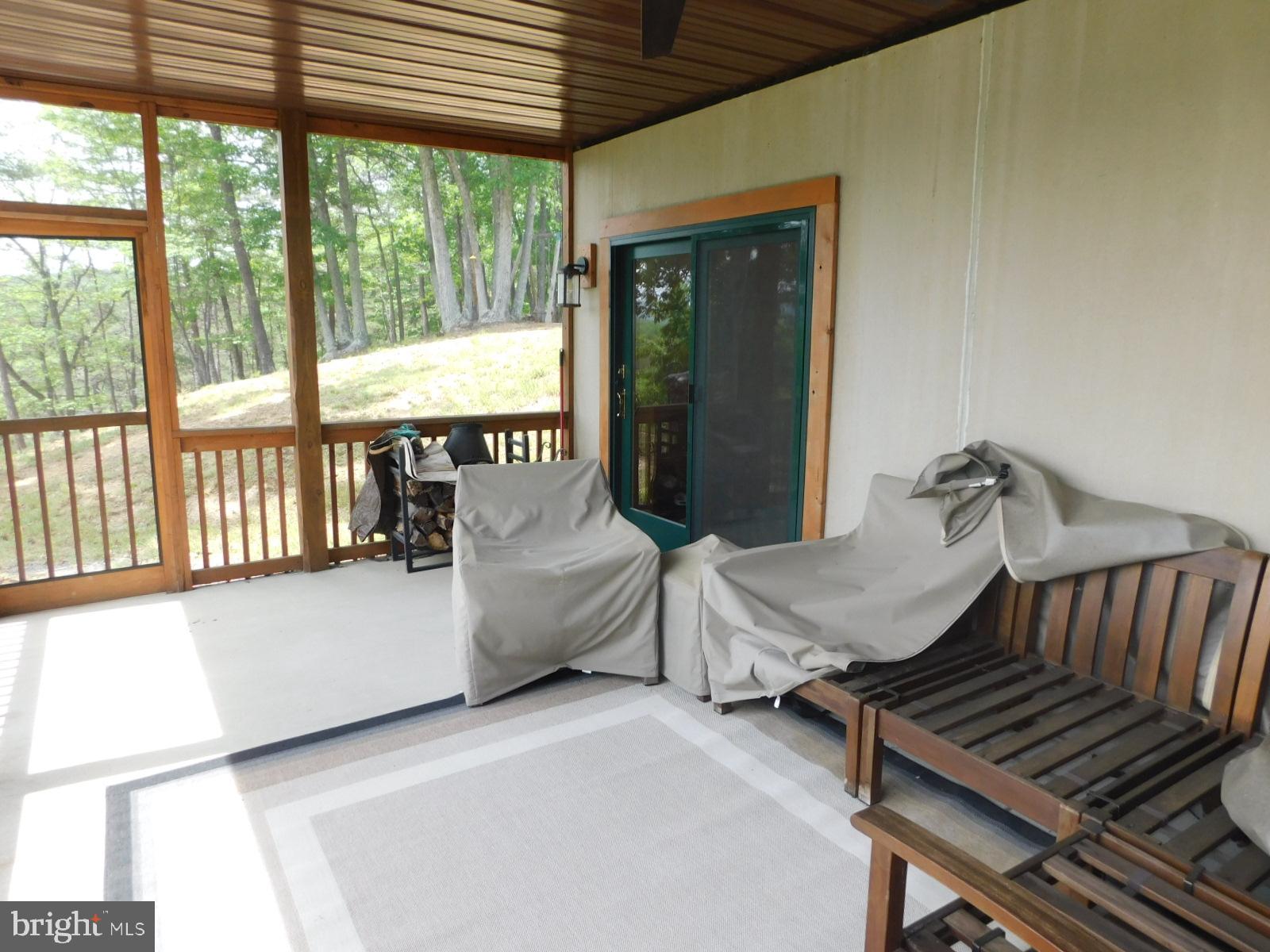 MOUNTAIN LAKE RETREAT - Residential