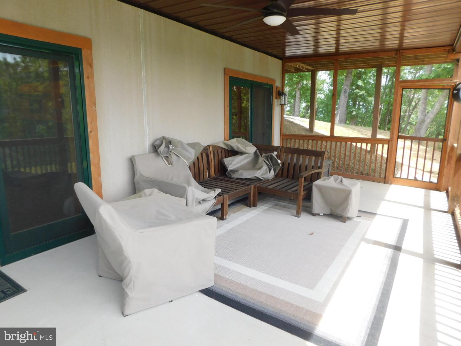 MOUNTAIN LAKE RETREAT - Residential