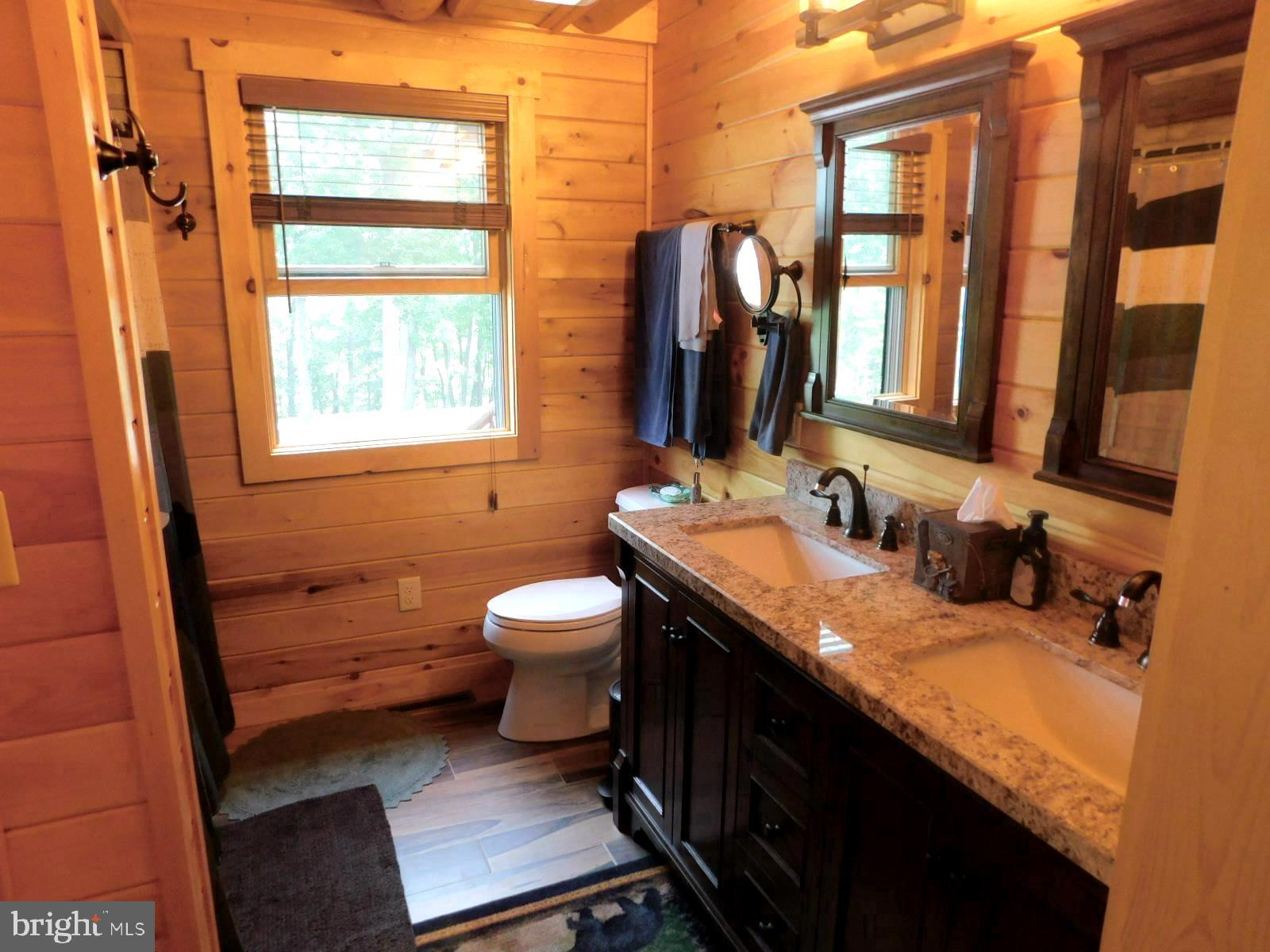 MOUNTAIN LAKE RETREAT - Residential