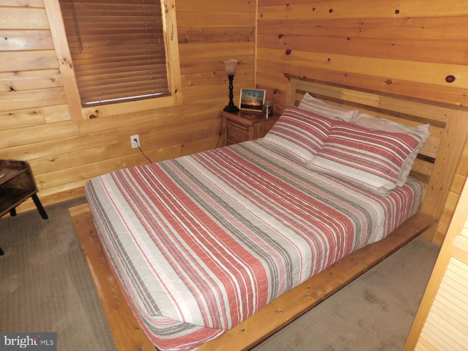 MOUNTAIN LAKE RETREAT - Residential