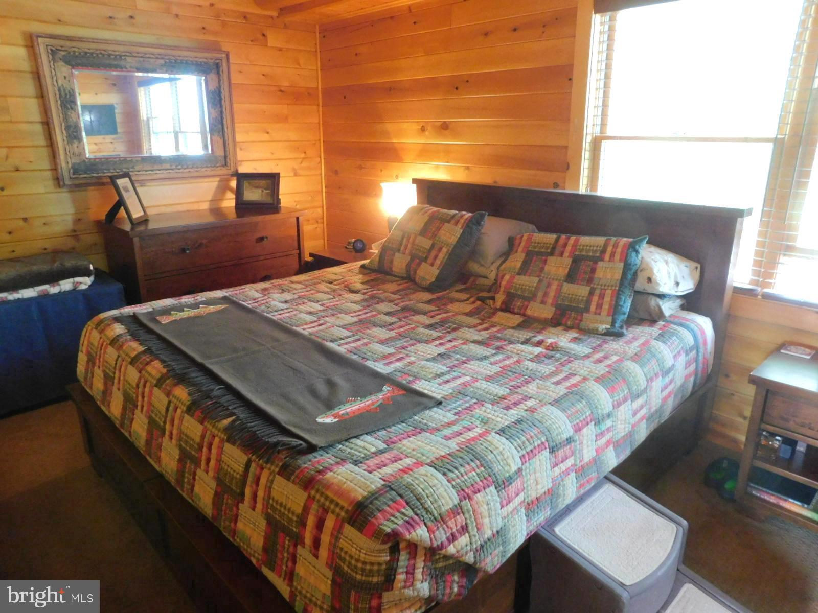 MOUNTAIN LAKE RETREAT - Residential