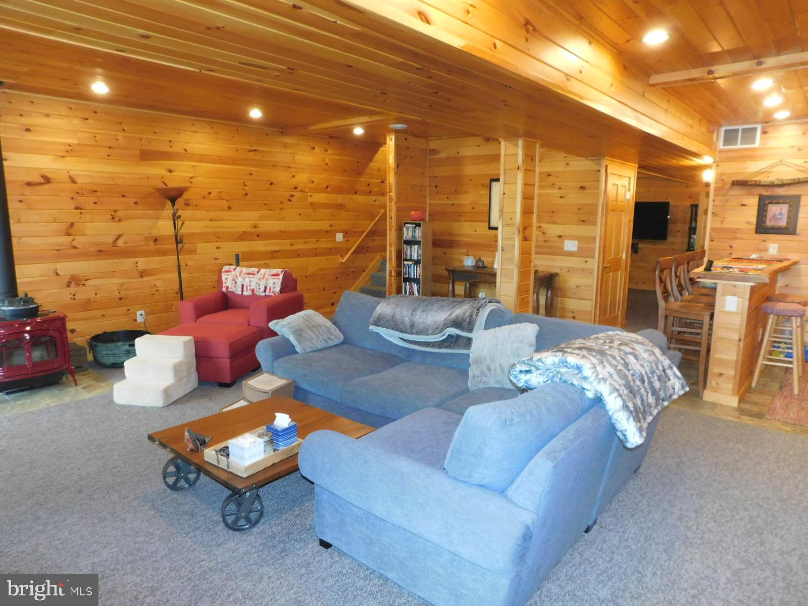 MOUNTAIN LAKE RETREAT - Residential