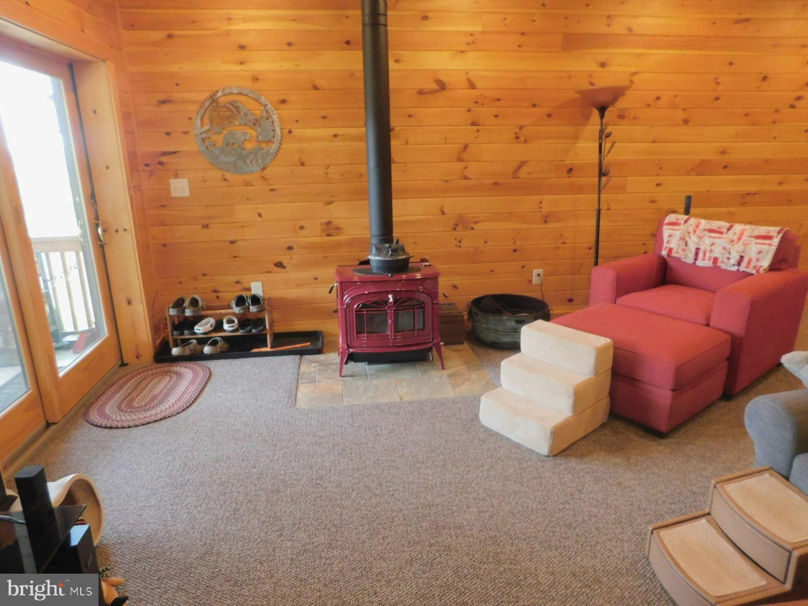 MOUNTAIN LAKE RETREAT - Residential