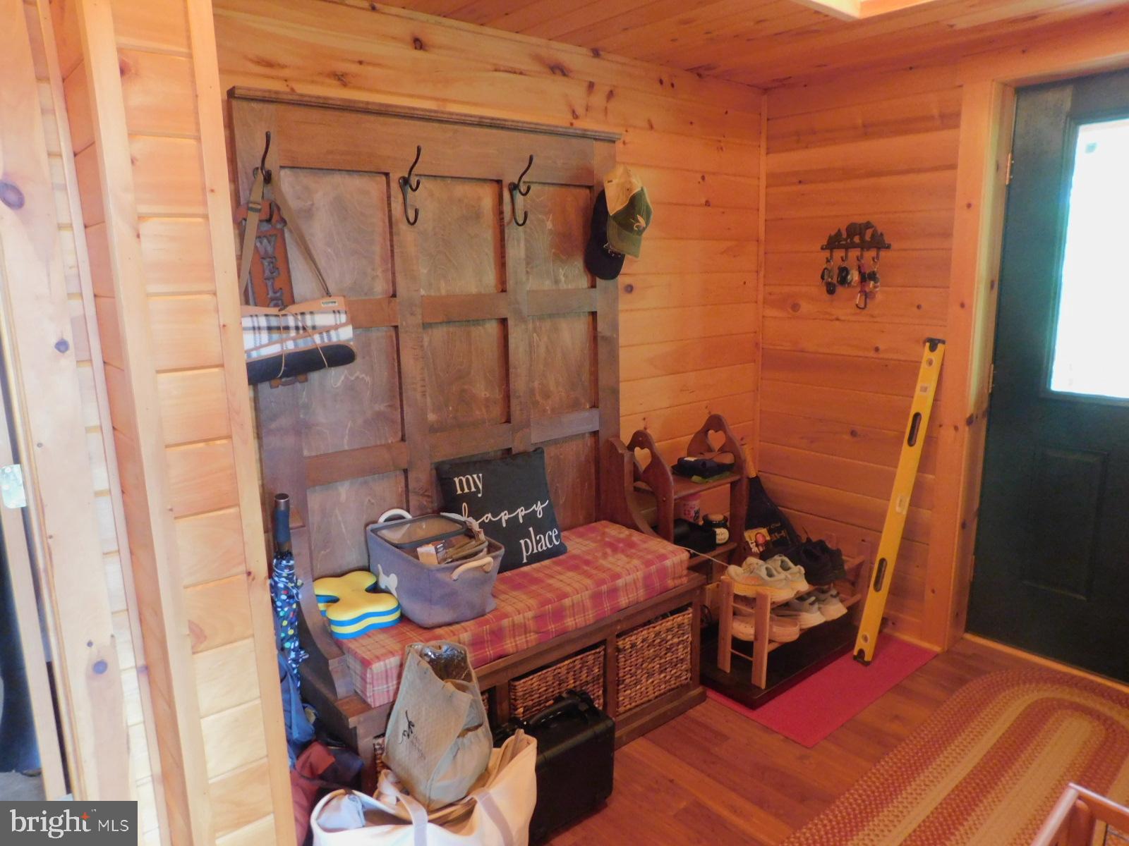 MOUNTAIN LAKE RETREAT - Residential