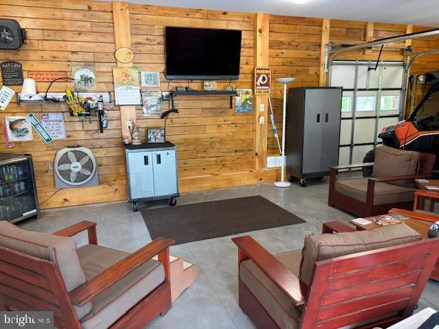 MOUNTAIN LAKE RETREAT - Residential