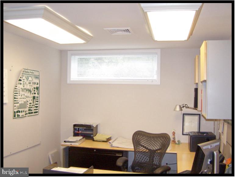 LEIGH CORNERS - Commercial Lease