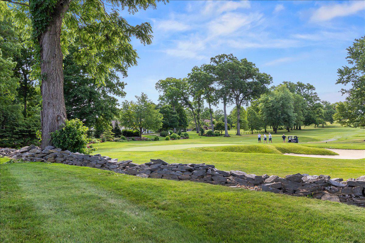 125 ON THE GREEN DR DRIVE