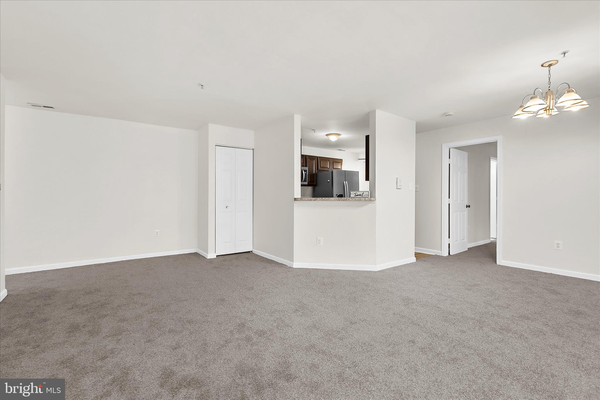 CROMWELL FOUNTAIN - Residential