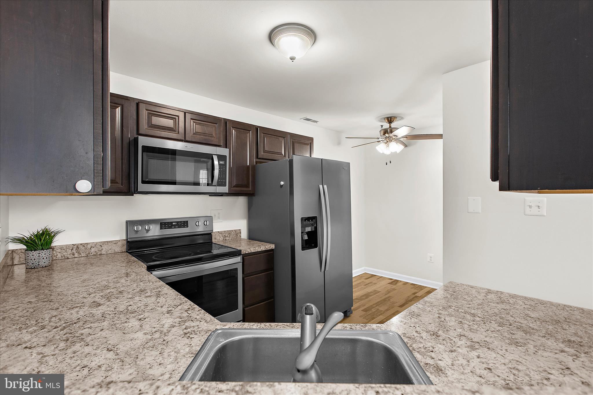 CROMWELL FOUNTAIN - Residential