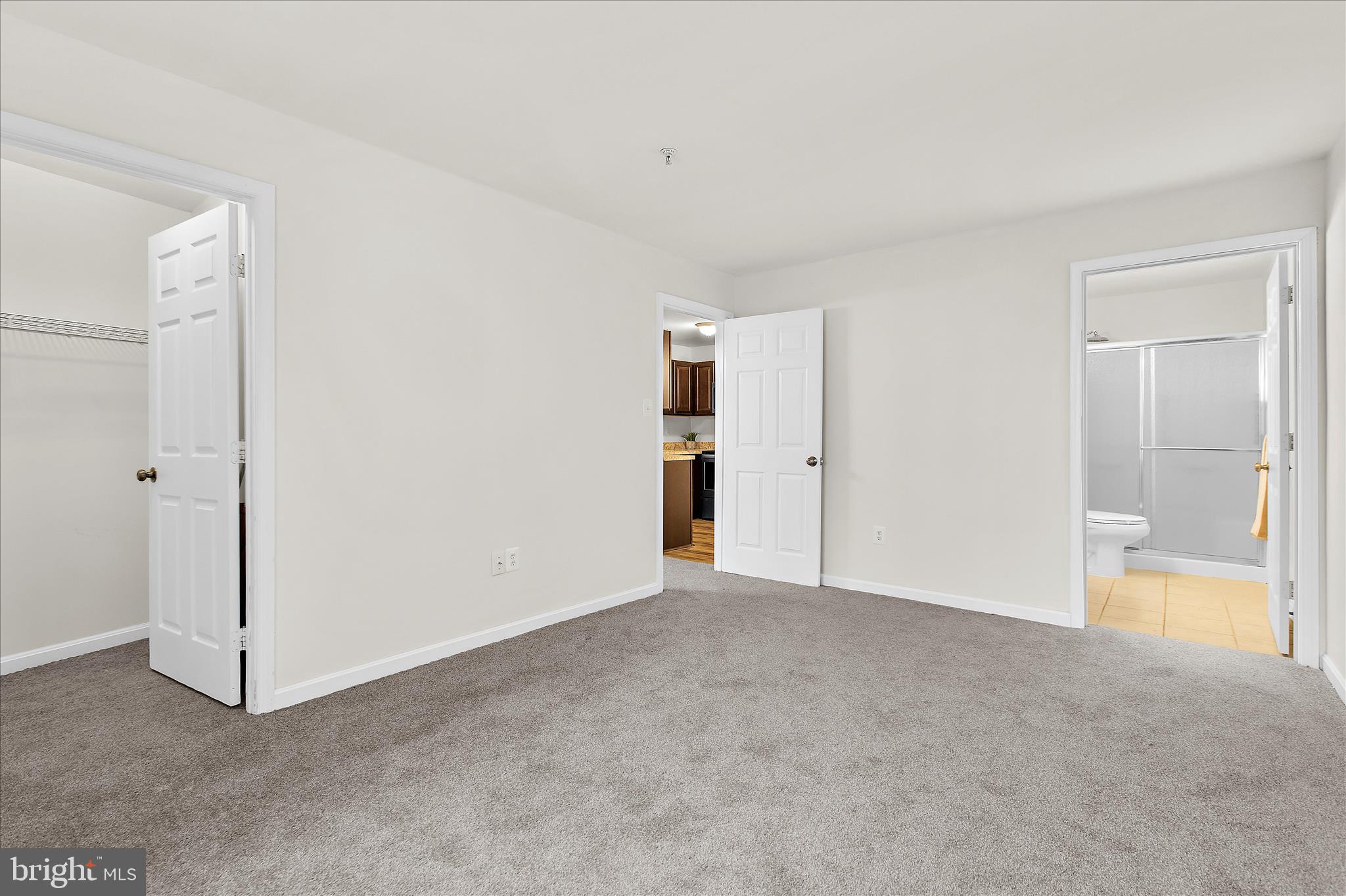 CROMWELL FOUNTAIN - Residential