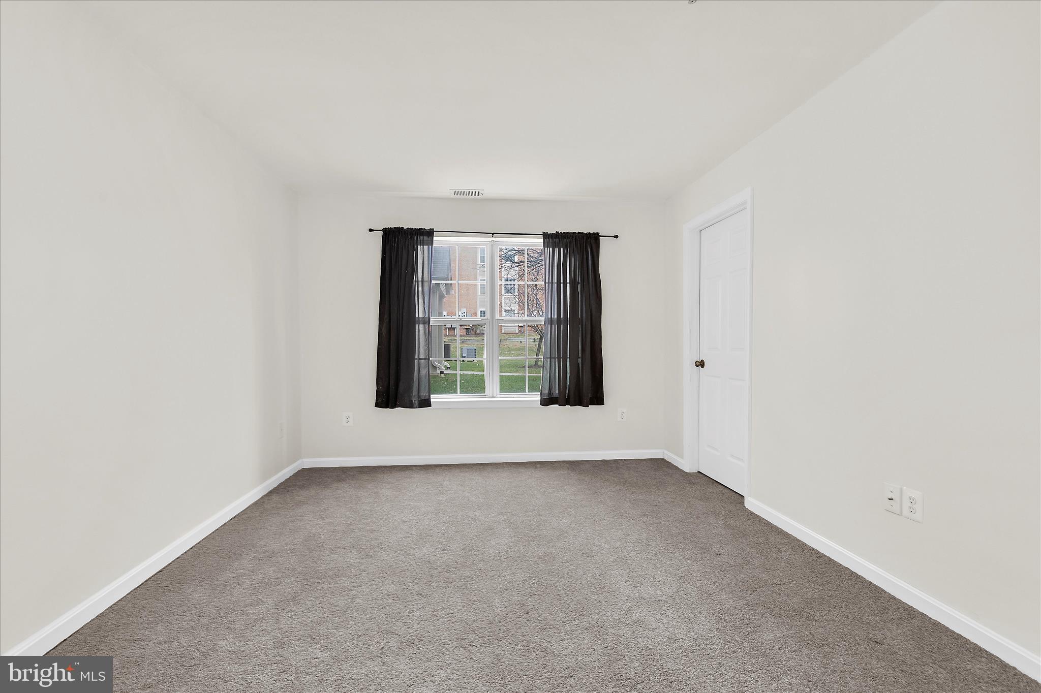 CROMWELL FOUNTAIN - Residential