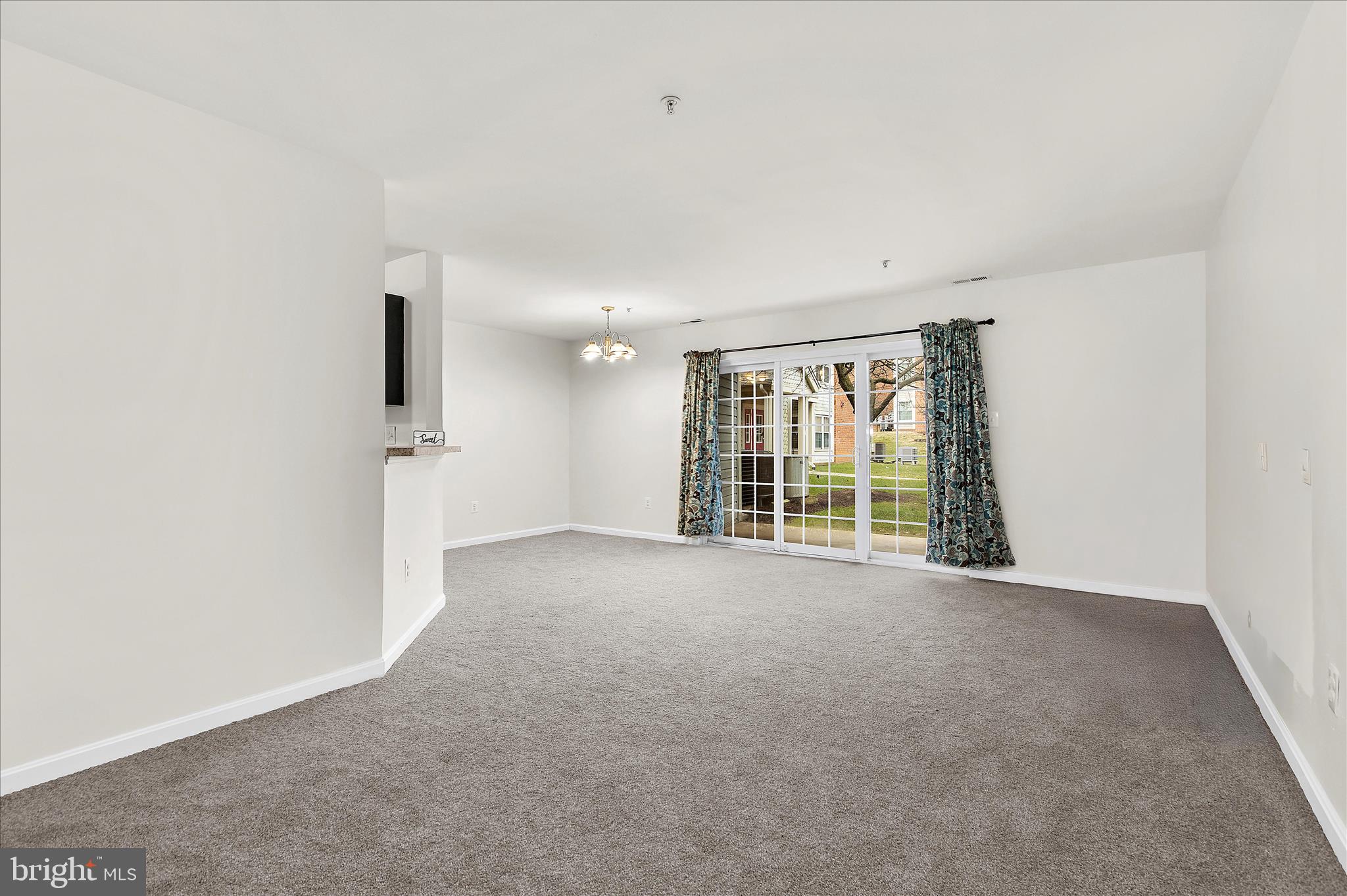 CROMWELL FOUNTAIN - Residential