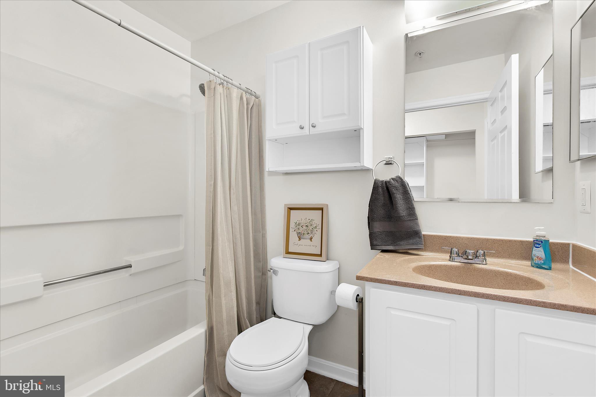 CROMWELL FOUNTAIN - Residential