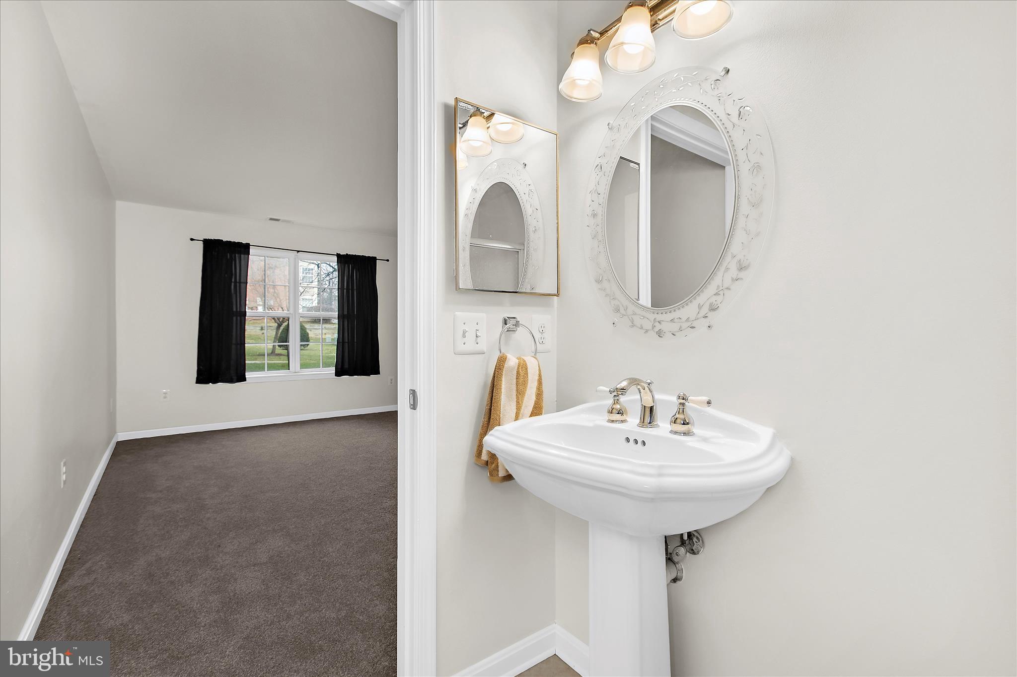 CROMWELL FOUNTAIN - Residential