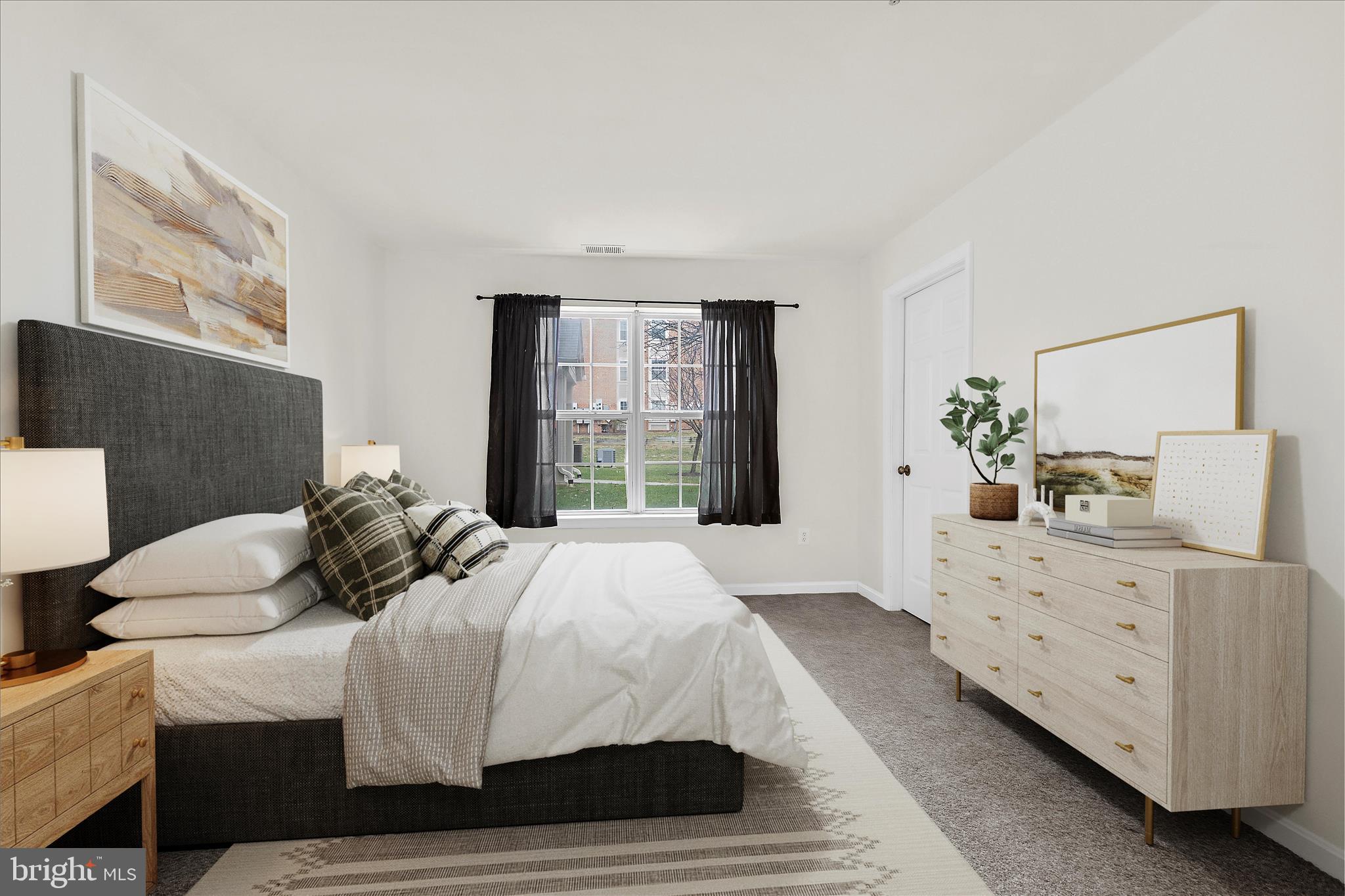 CROMWELL FOUNTAIN - Residential