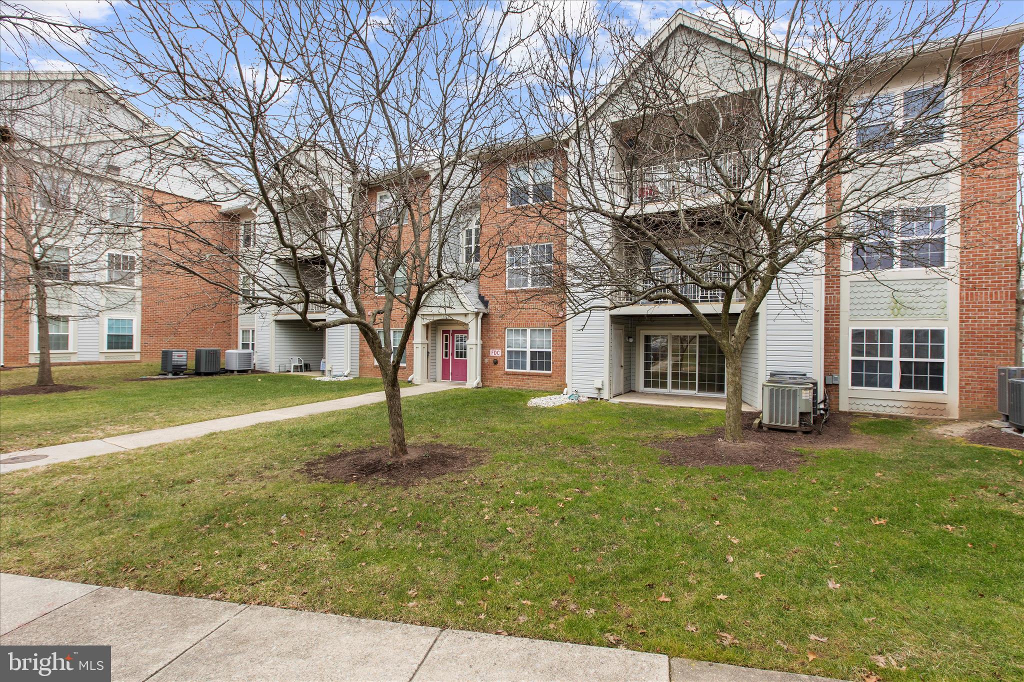 CROMWELL FOUNTAIN - Residential
