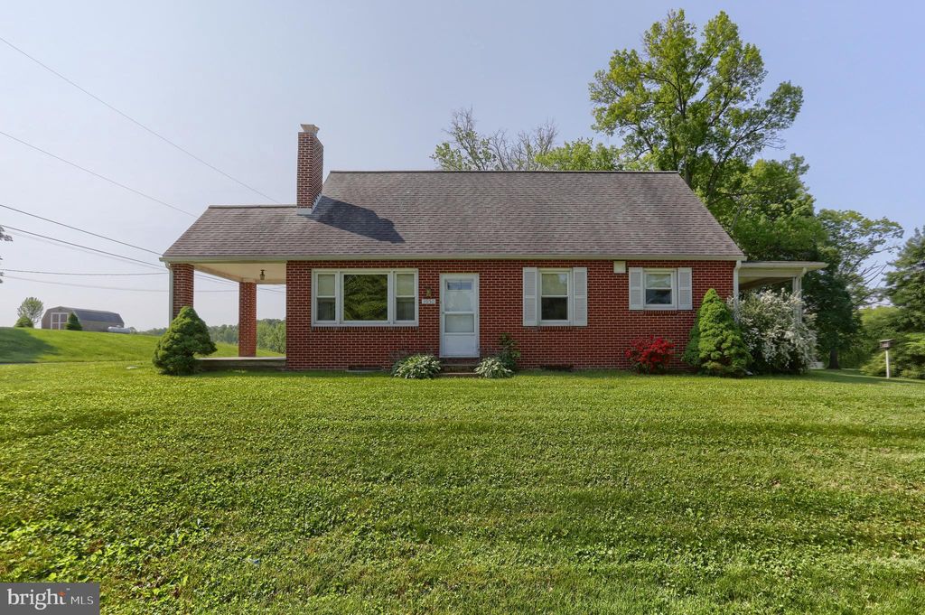 Photo of 3950 LOCUST GROVE RD, COLUMBIA, PA 17512 (MLS # PALA2035292)