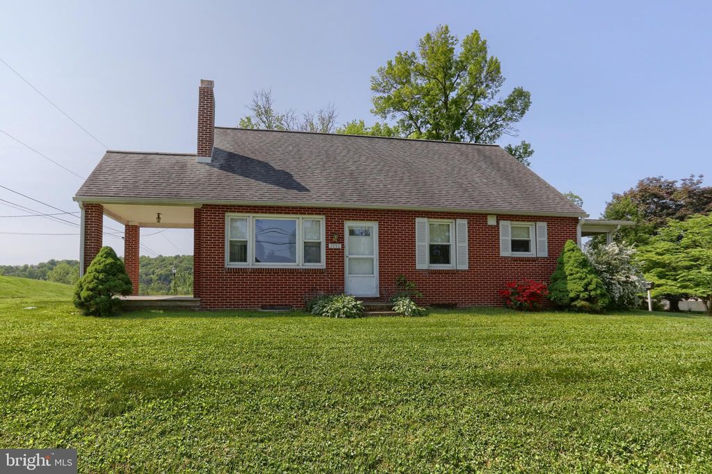 Photo of 3950 LOCUST GROVE RD, COLUMBIA, PA 17512 (MLS # PALA2035292)