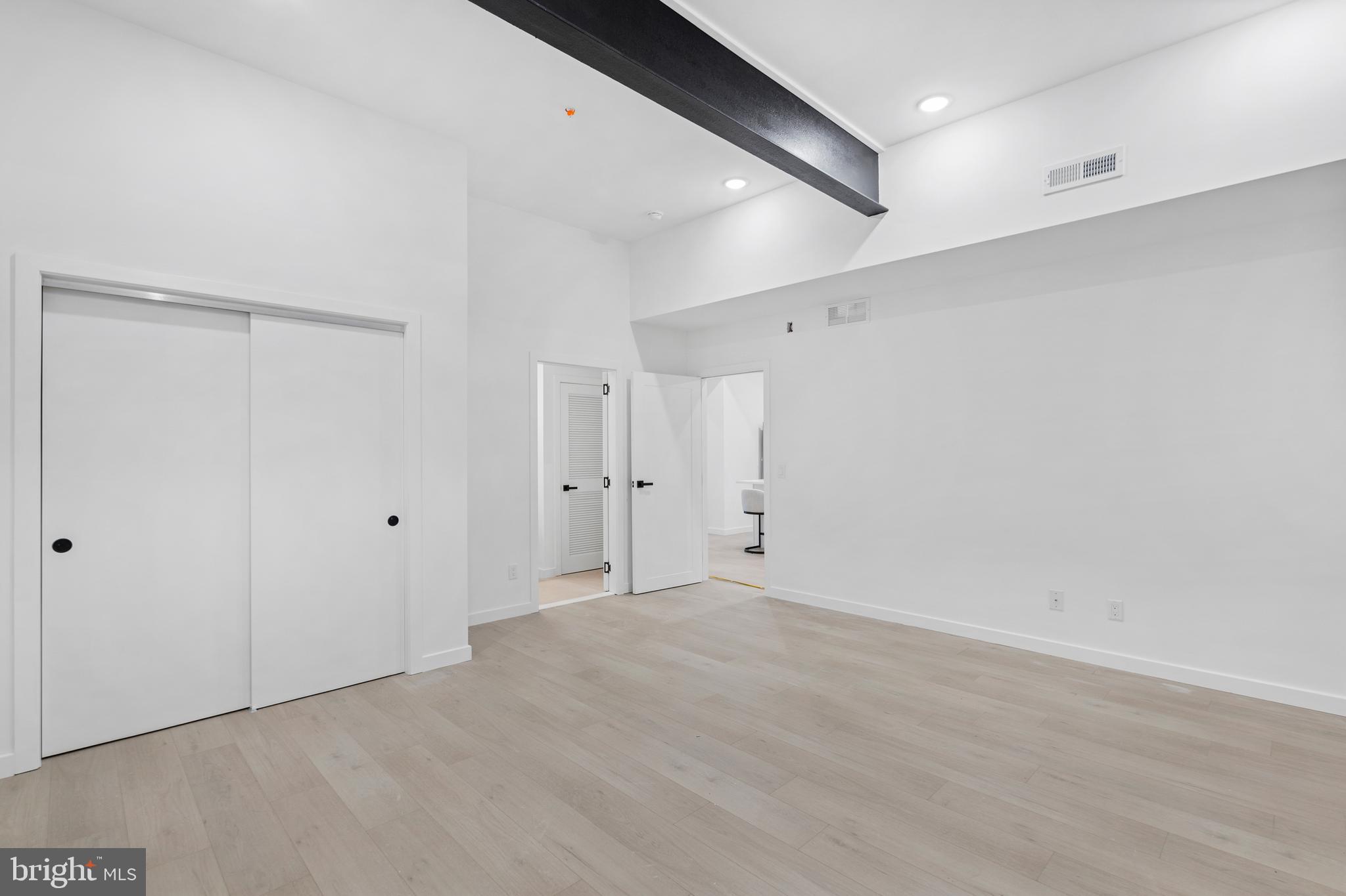 PORT RICHMOND - Residential Lease