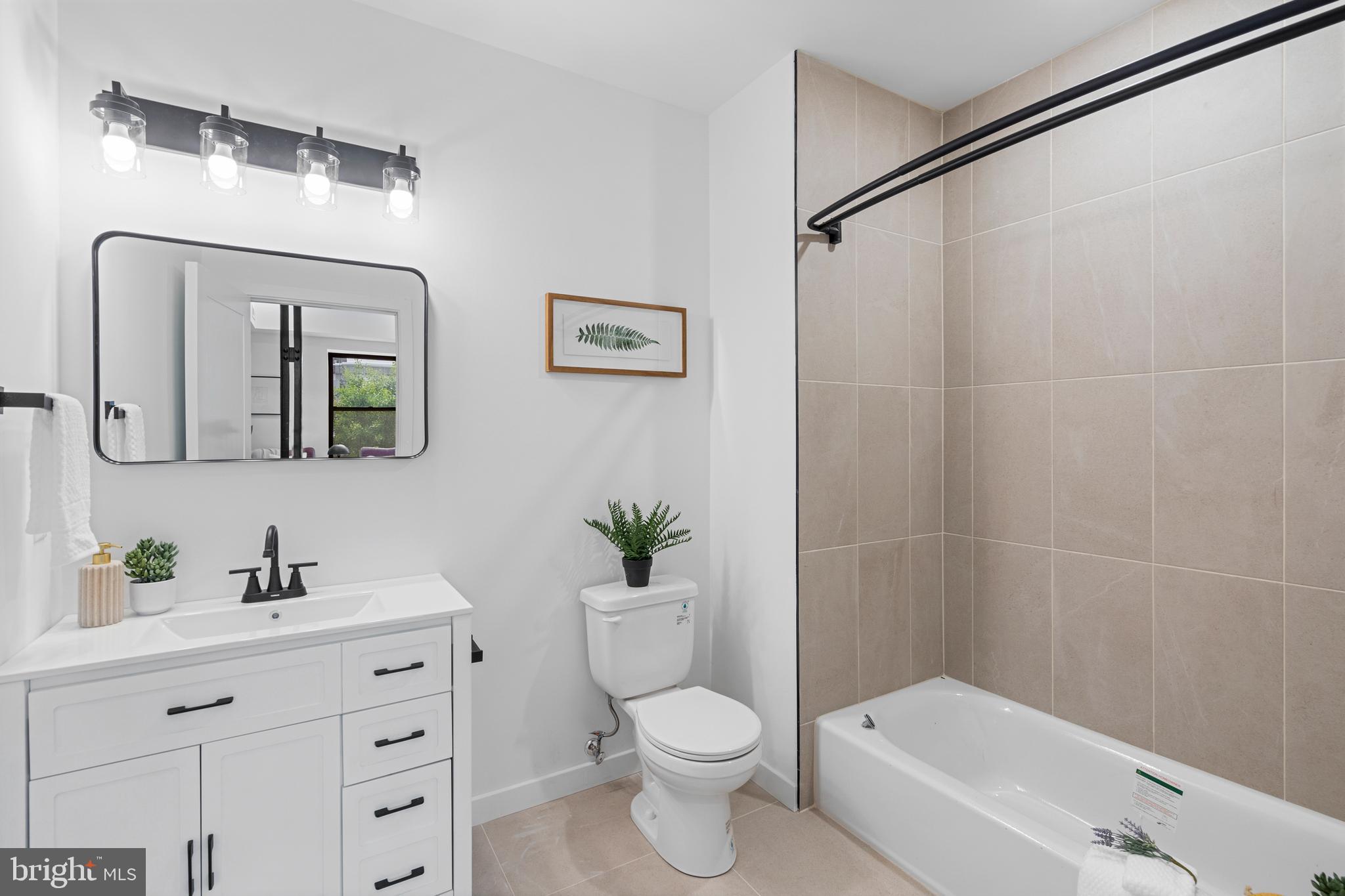 PORT RICHMOND - Residential Lease