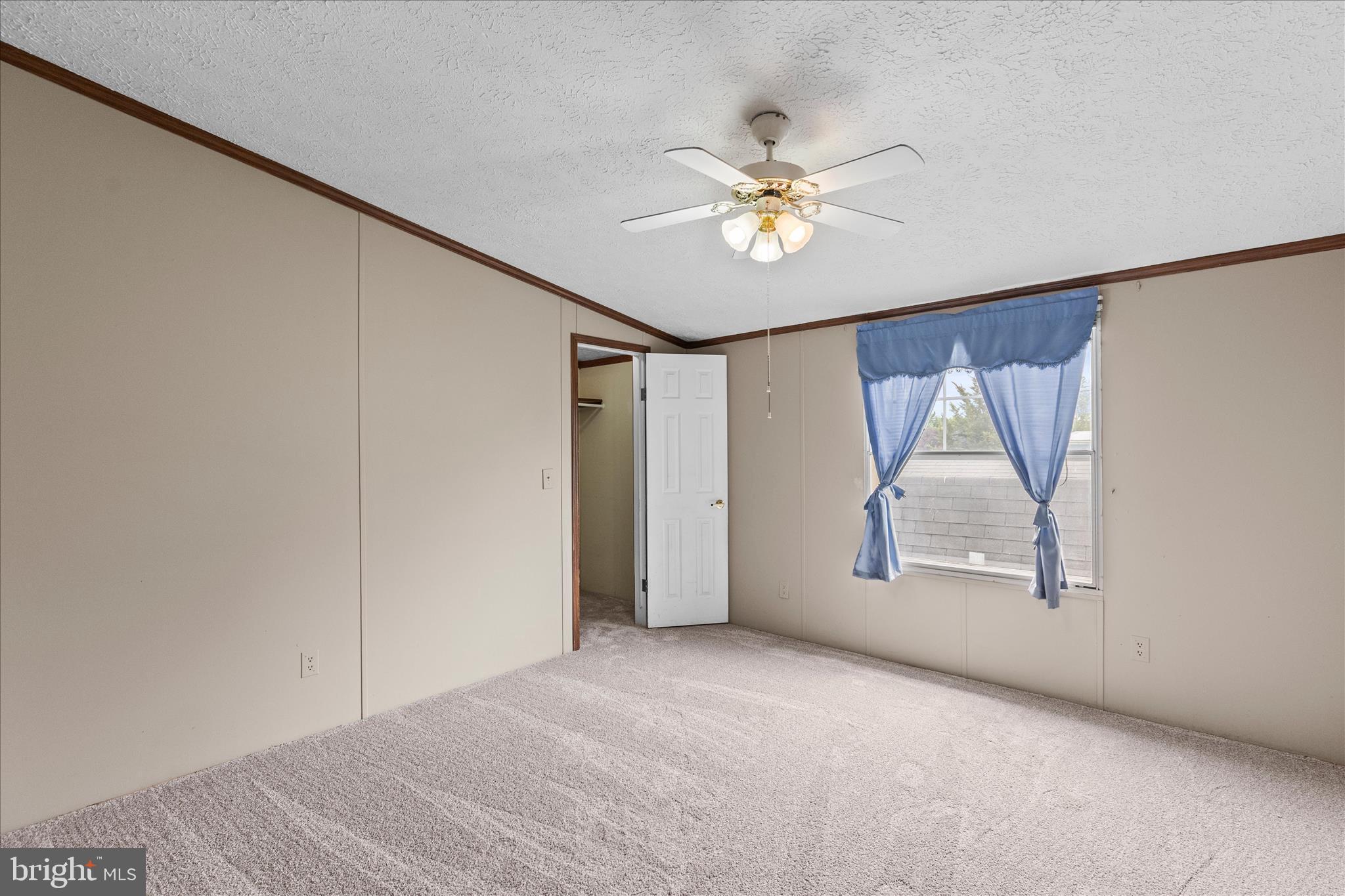 TALL OAKS MHP - Residential