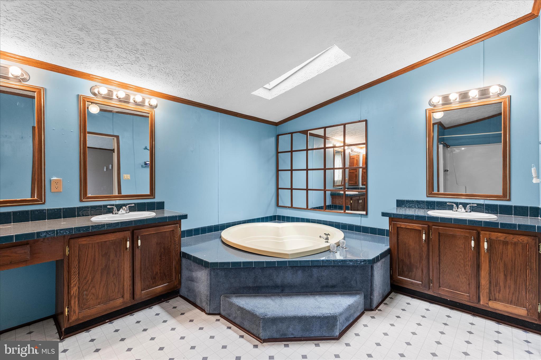 TALL OAKS MHP - Residential