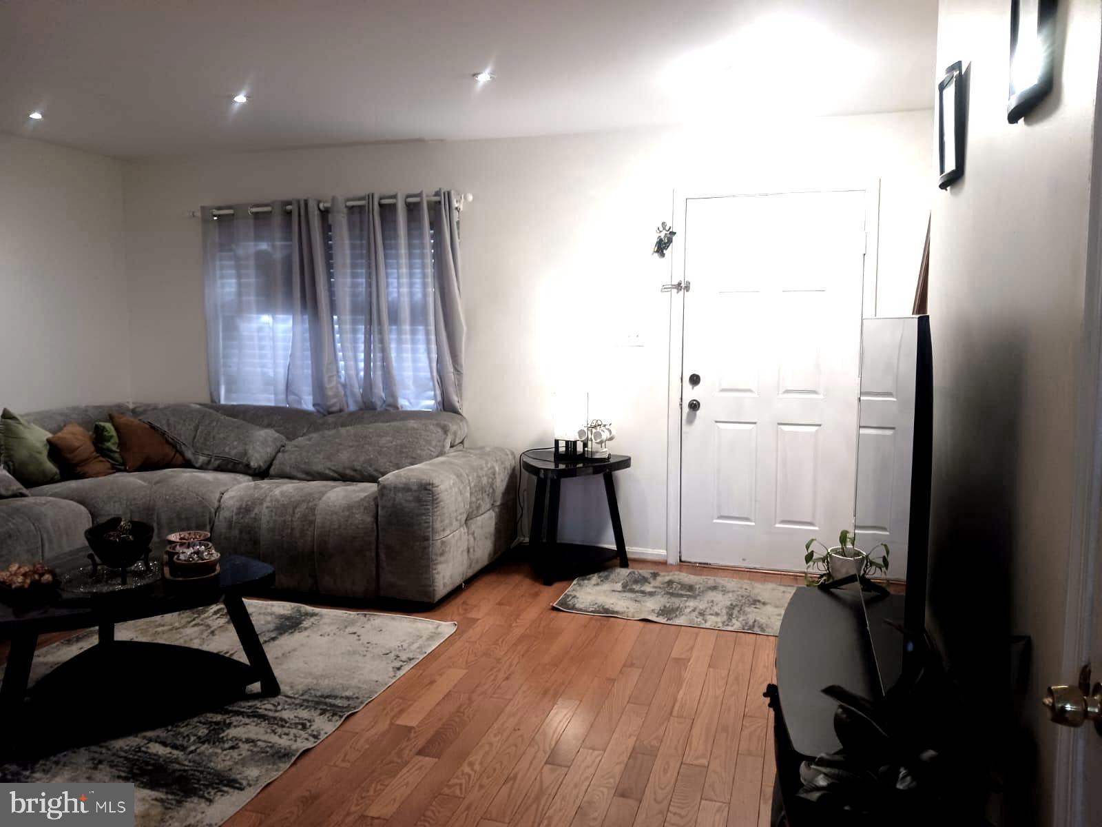 ROLLING BROOK - Residential Lease