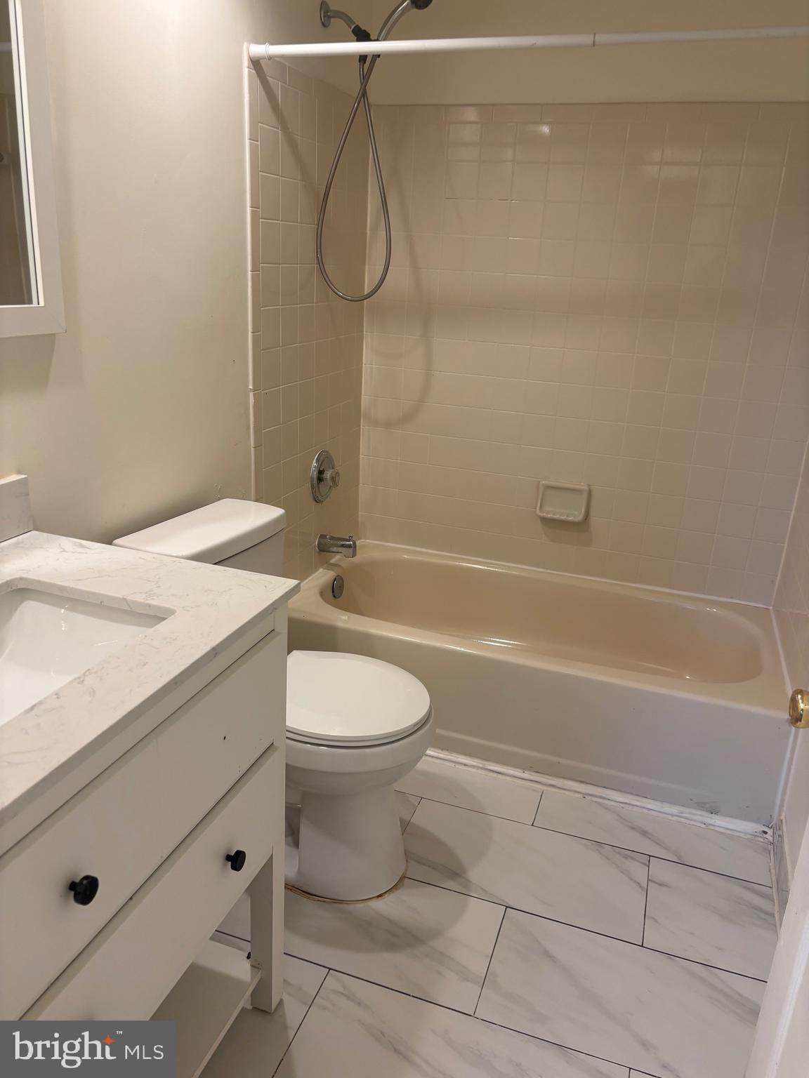 ROLLING BROOK - Residential Lease