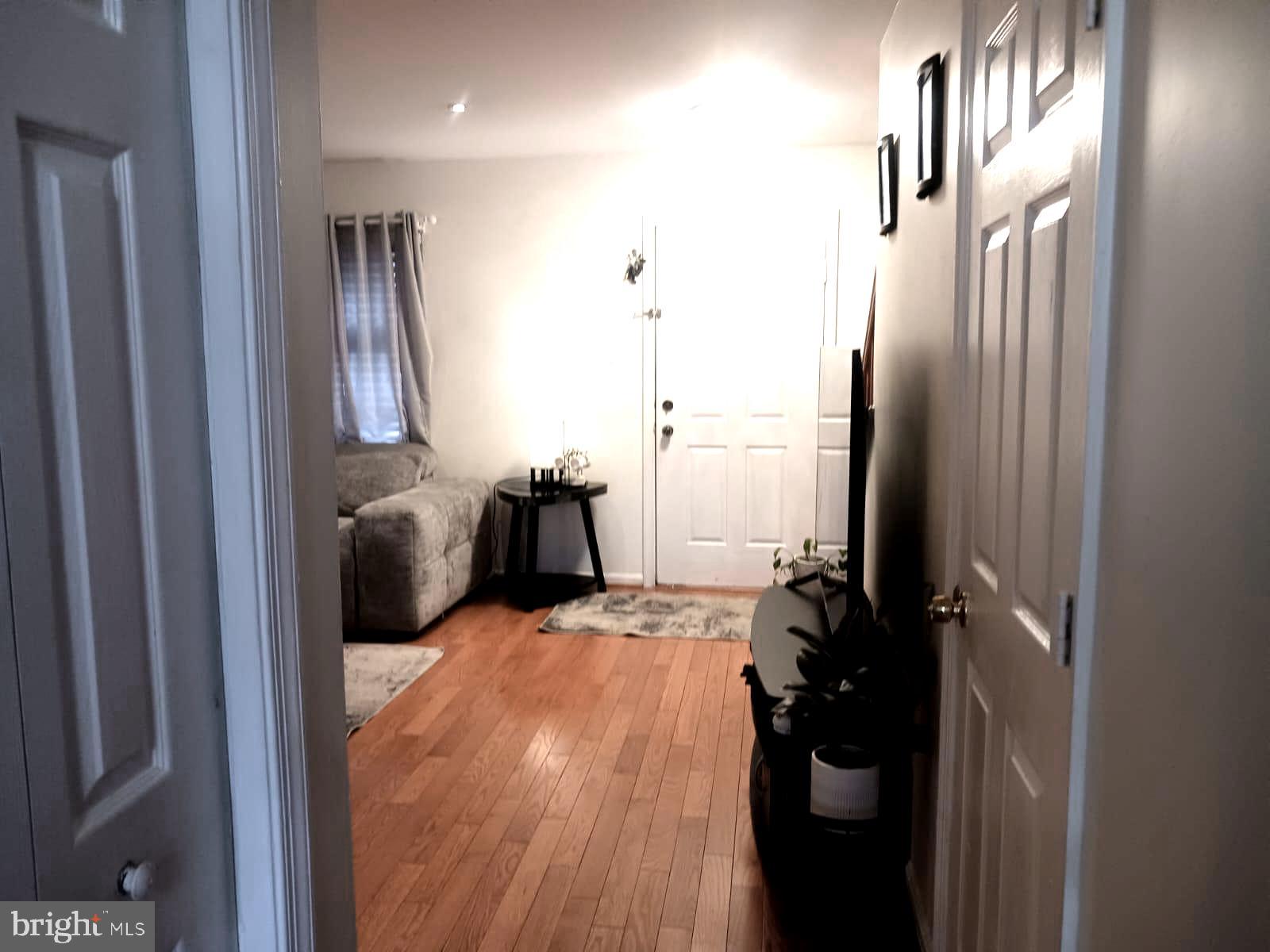 ROLLING BROOK - Residential Lease