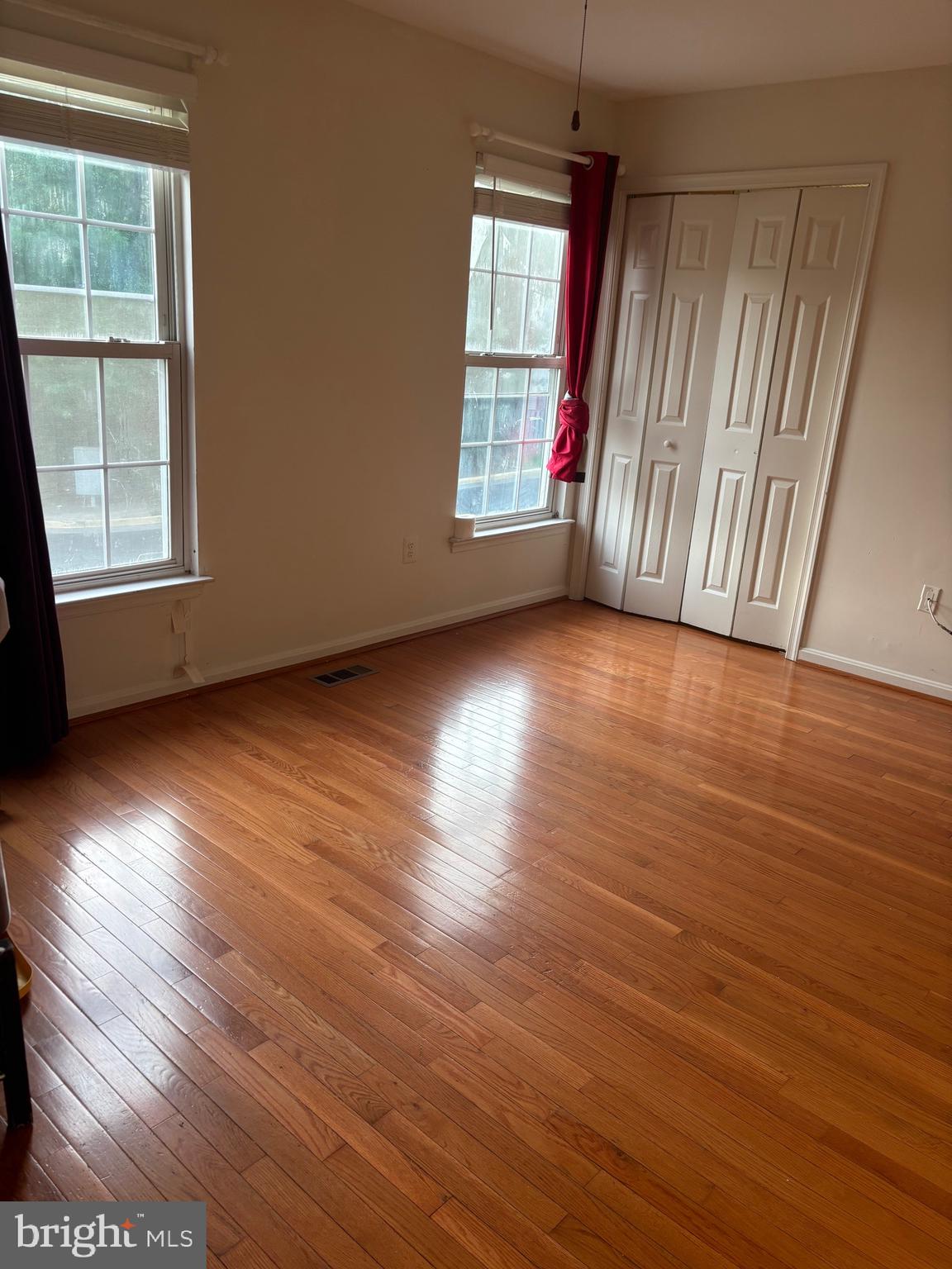 ROLLING BROOK - Residential Lease