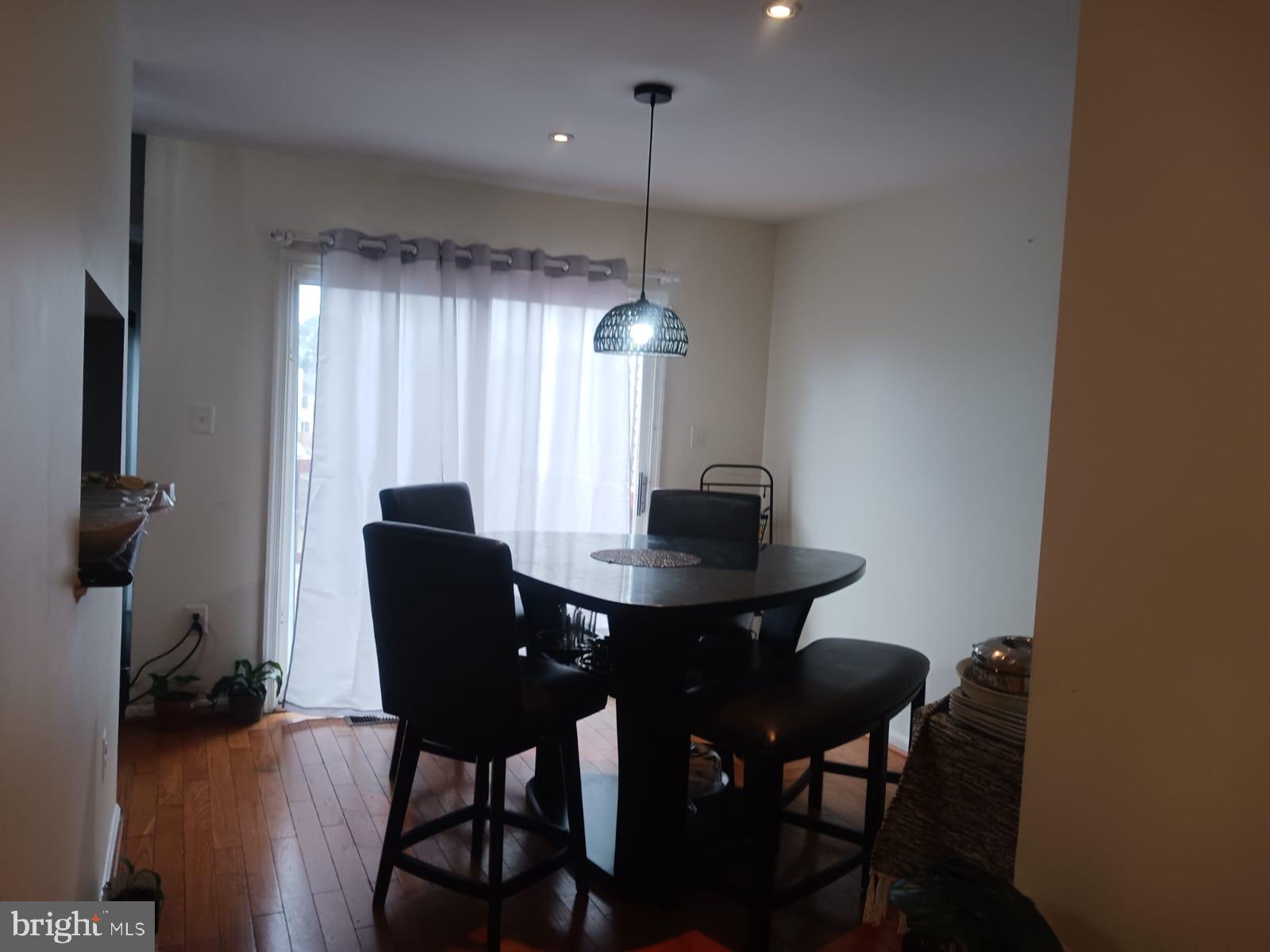 ROLLING BROOK - Residential Lease