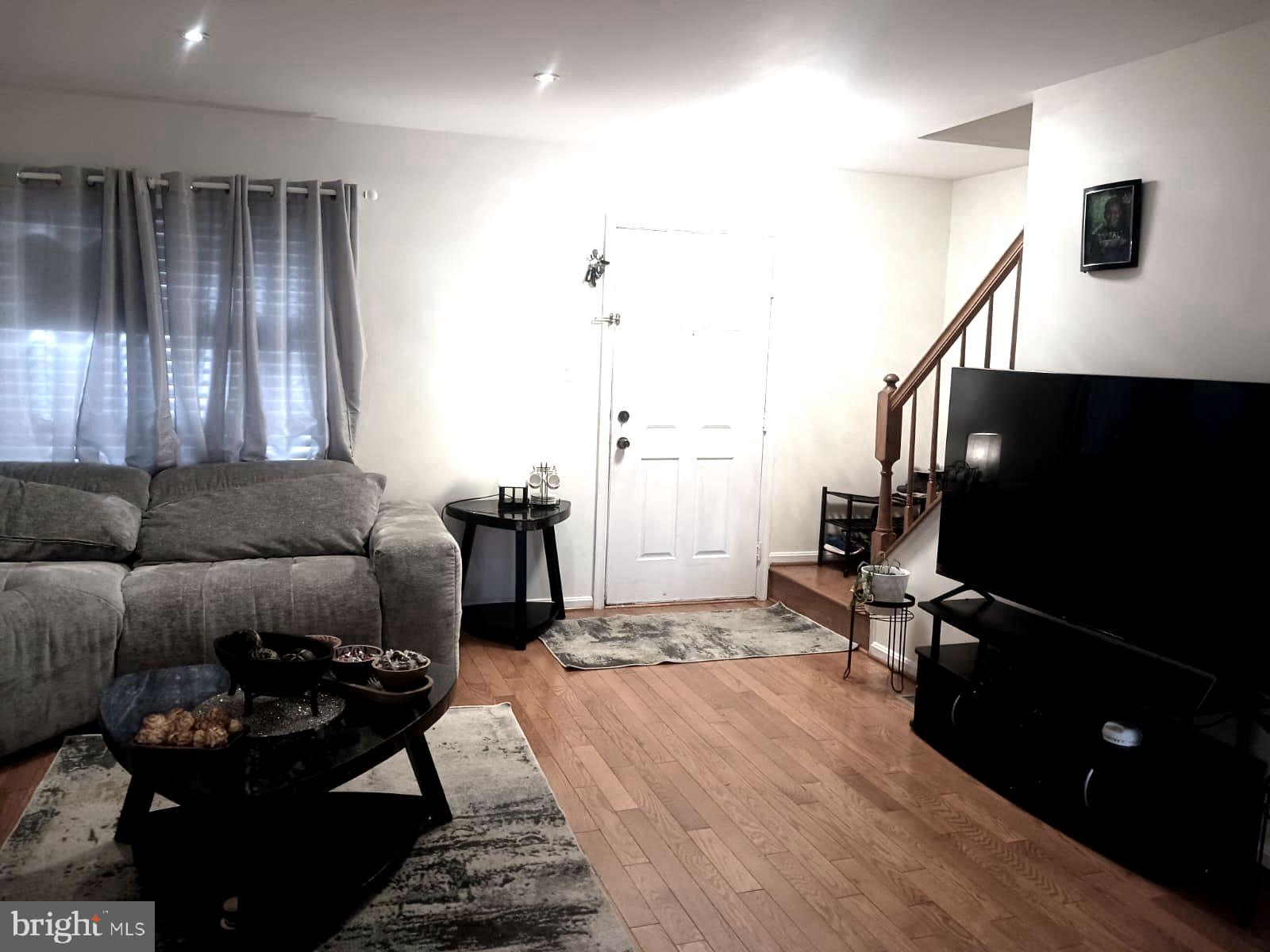 ROLLING BROOK - Residential Lease