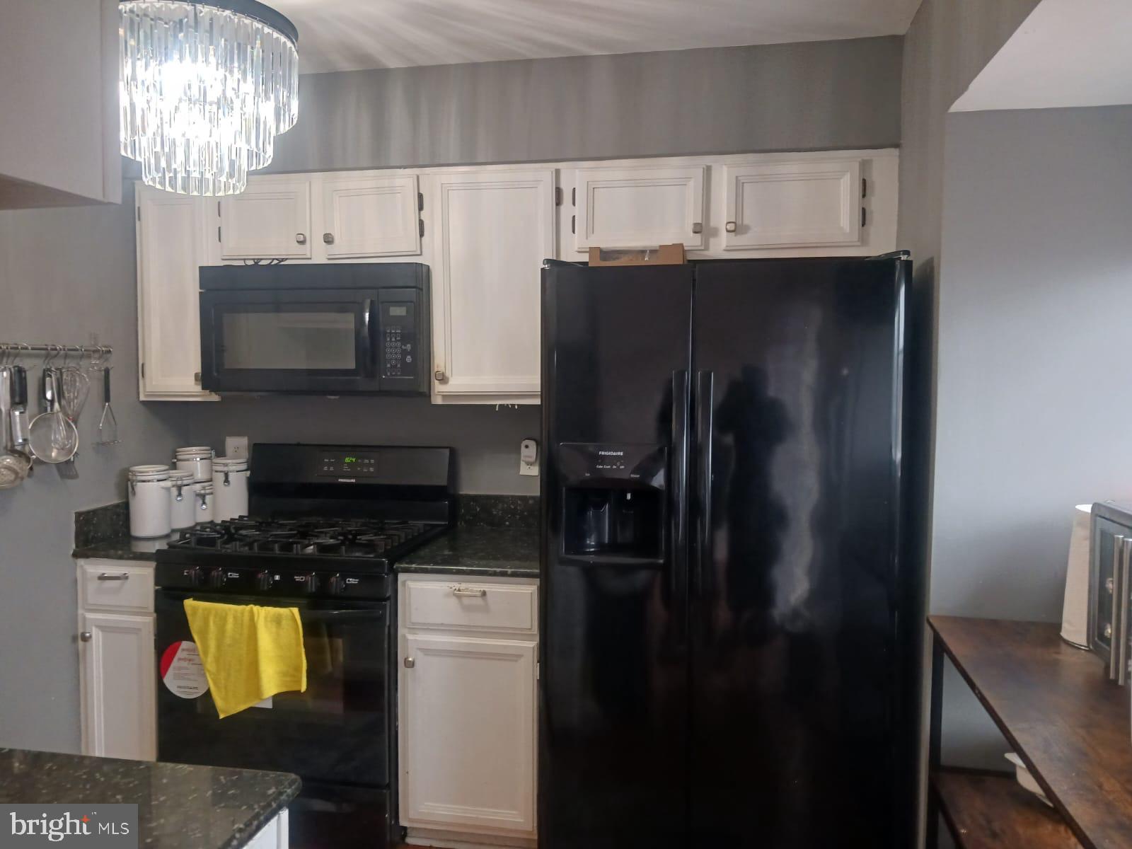 ROLLING BROOK - Residential Lease