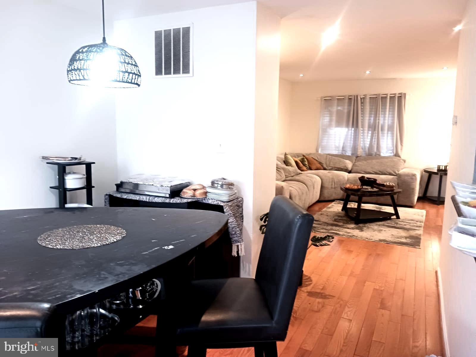 ROLLING BROOK - Residential Lease