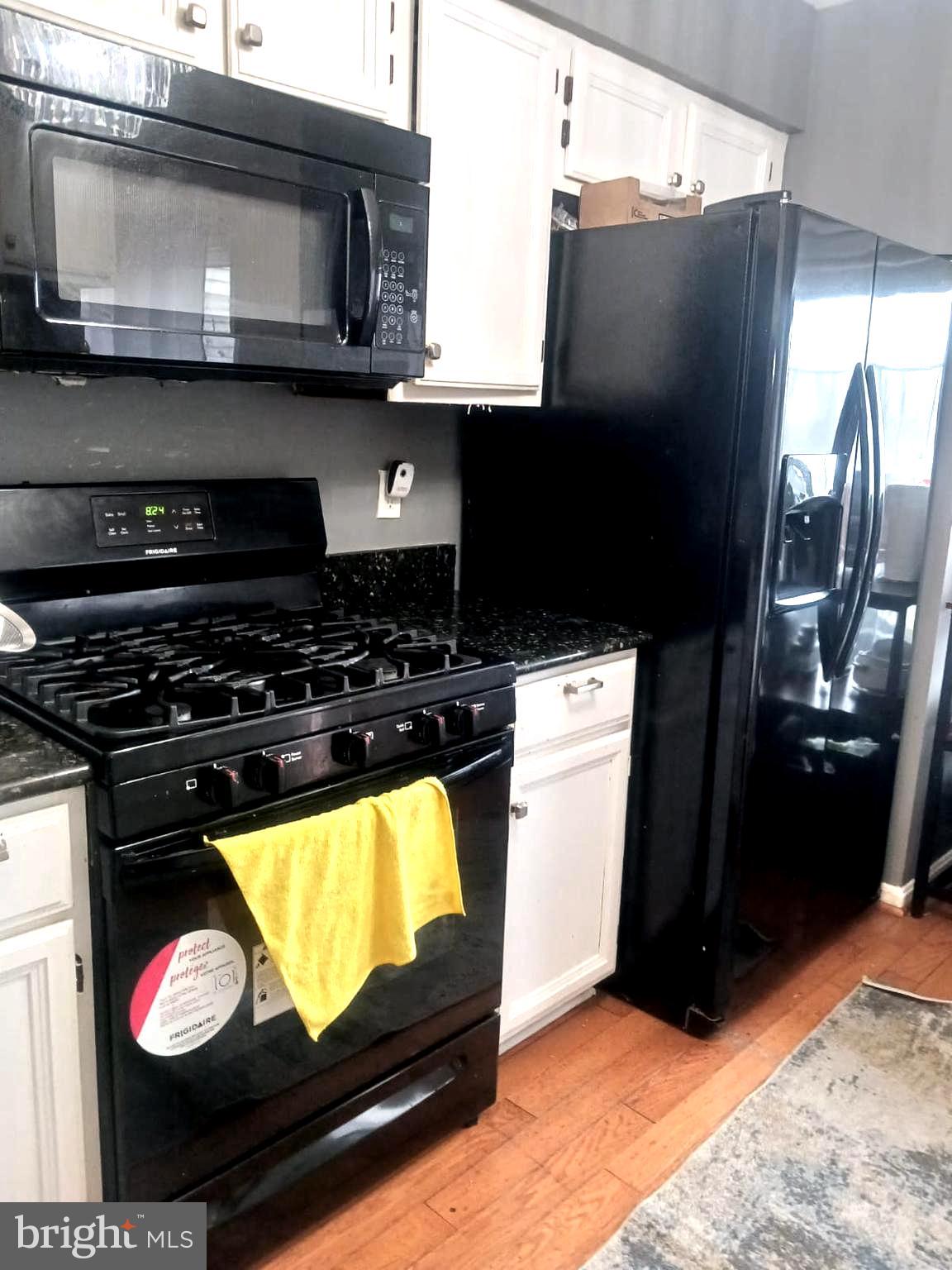 ROLLING BROOK - Residential Lease