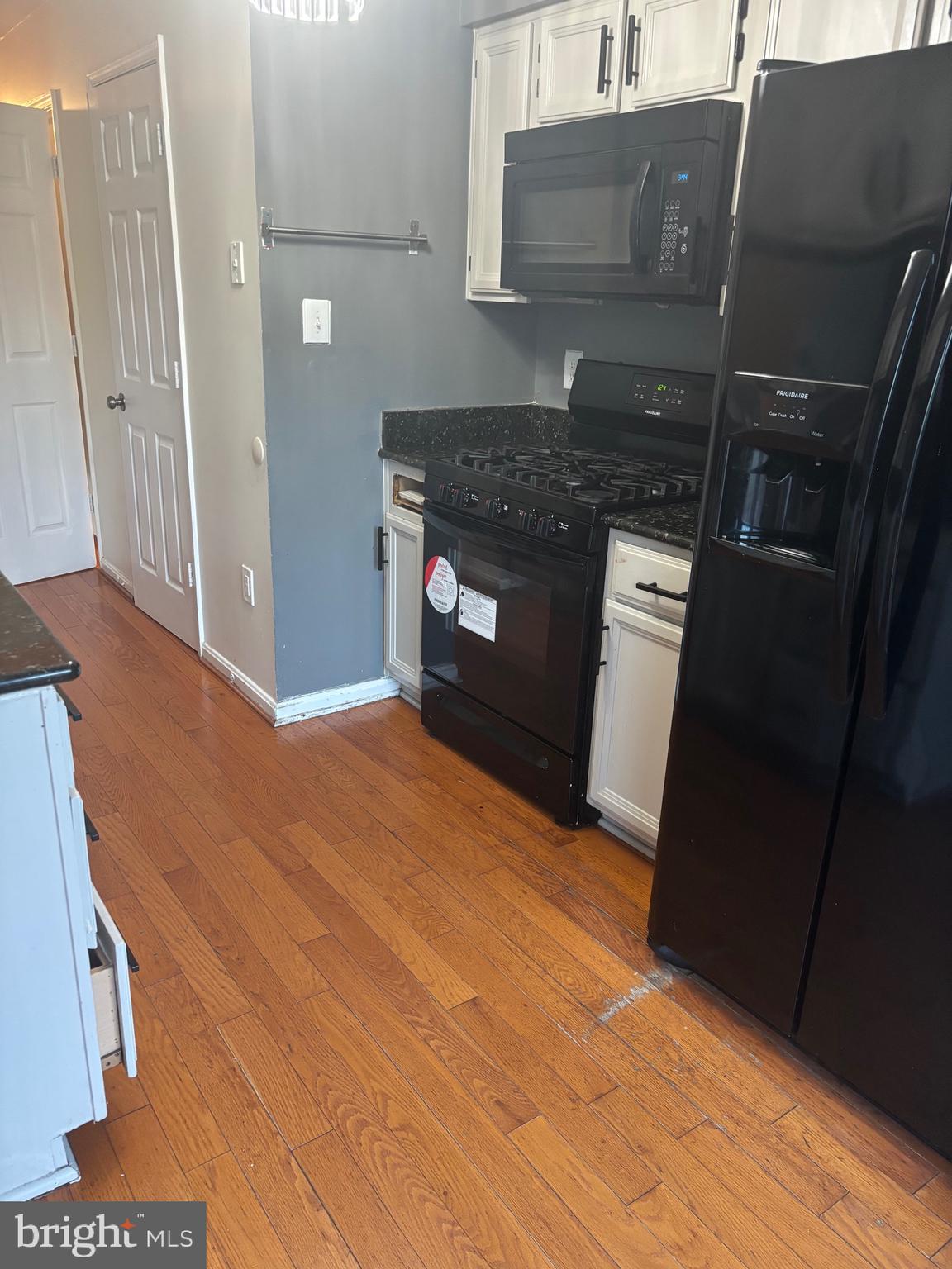 ROLLING BROOK - Residential Lease